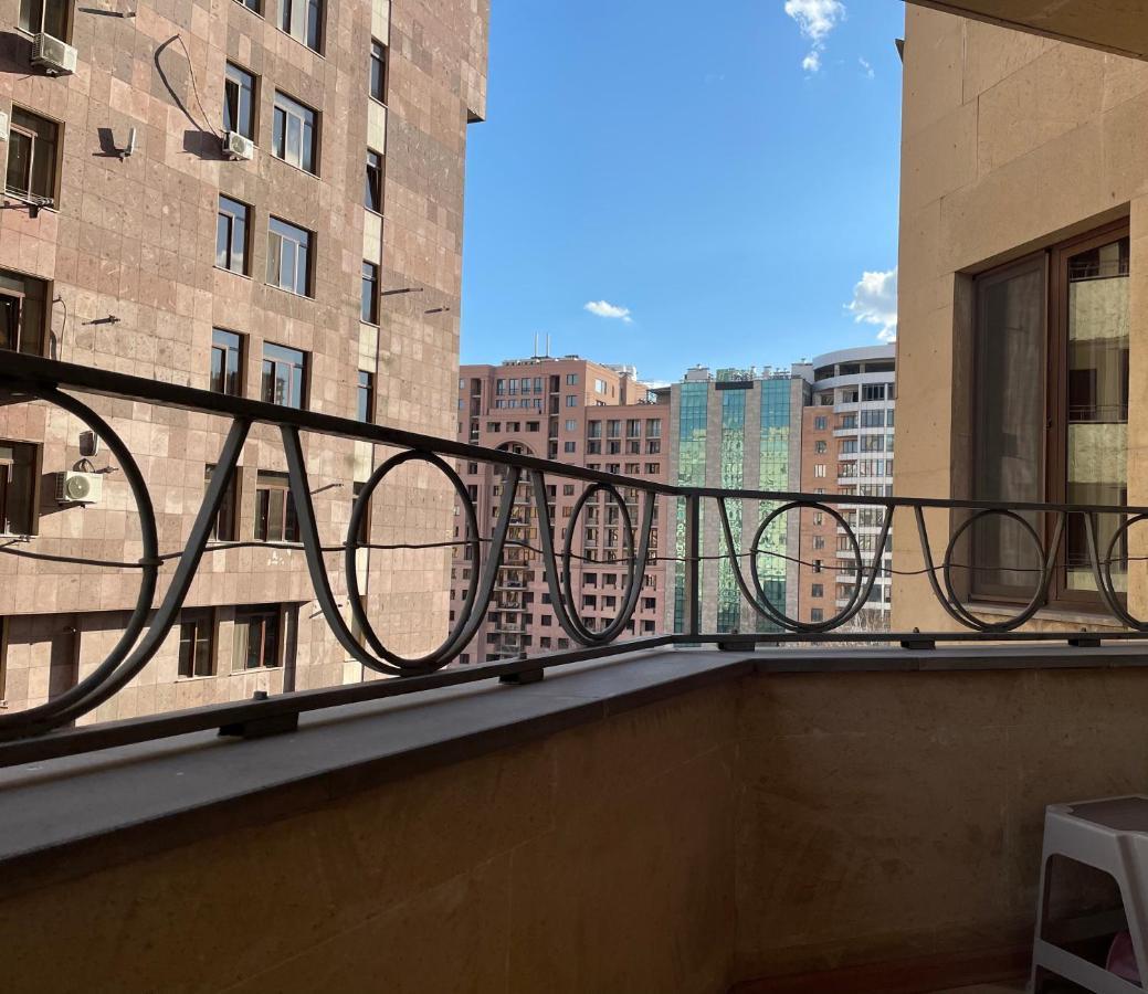 Superior Apt. With Balcony On Aram Street Apartamento Ereván Exterior foto